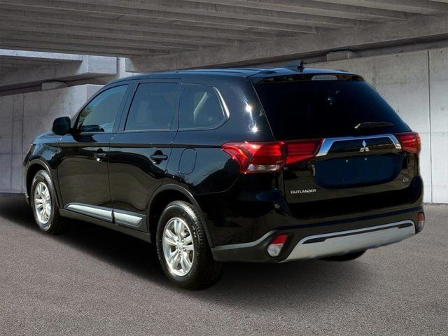  2020 Mitsubishi Outlander ES in Cars & Trucks in St. Catharines - Image 3