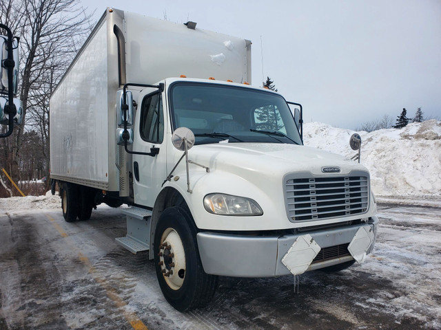 2014 FREIGHTLINER M2 26 BOX / POWER TAILGATE / AUTO / HYDR. BRAK in Farming Equipment in Moncton - Image 4