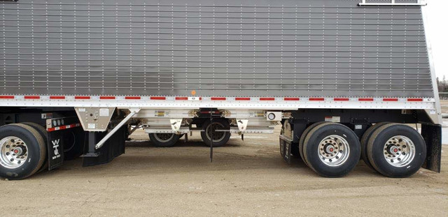 2025 Wilson Wilson super b grain trailer Grain trailer in Farming Equipment in Saskatoon - Image 3