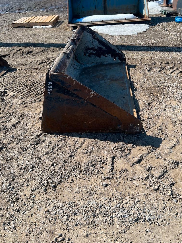 61" Skid Steer Smooth Bucket #B336 in Heavy Equipment in Red Deer - Image 2