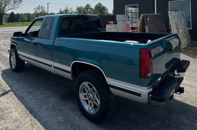 ONLY 42000kms!!!!!  1997 CHEV K1500 - NEW PAINT!!!! in Cars & Trucks in St. Catharines - Image 4