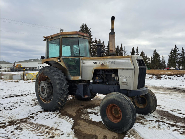 1977 White 2WD Tractor 2-135 in Farming Equipment in Calgary - Image 2