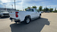 This Chevrolet Silverado 1500 is equipped with: 40/20/40 Front Split Bench Seat, Cruise Control, Whe... (image 4)