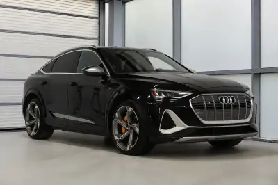 Véhicule ultra rare/ Traction intégrale Audi quattro / Tri-moteur / Ensemble S-Line /Apple Carplay +...
