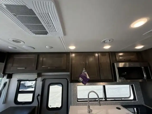2023 Coachmen RV Sportscoach SRS 365RB in RVs & Motorhomes in Abbotsford - Image 36