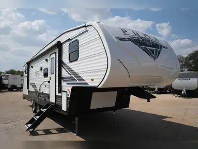 SPACIOUS AND SPECTACULAR: PALOMINO PUMA FIFTH WHEEL CAMP LIKE A KING! PAYMENTS ONLY $159 BI-WEEKLY O...