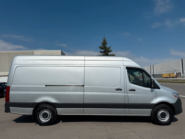 2019 Mercedes-Benz Sprinter Cargo Van Sprinter 2500 - CARGO - 17 in Cars & Trucks in Oakville / Halton Region - Image 4
