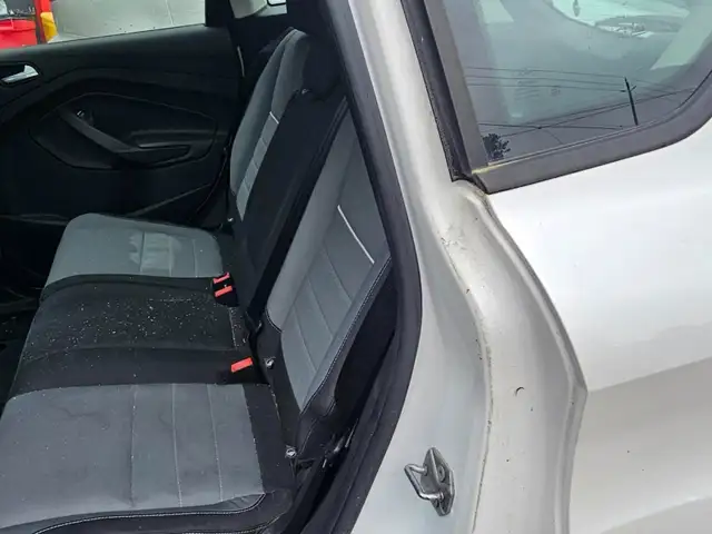 2013 Ford C-Max Hybrid SE dans Autos et camions dans London - Image 10