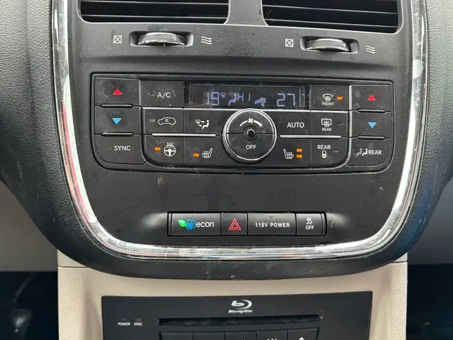 2013 Dodge Grand Caravan Crew in Cars & Trucks in Calgary - Image 16