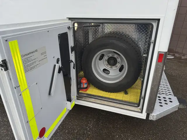 2019 Chevrolet Express 4500 Ambulance in Cars & Trucks in Calgary - Image 10