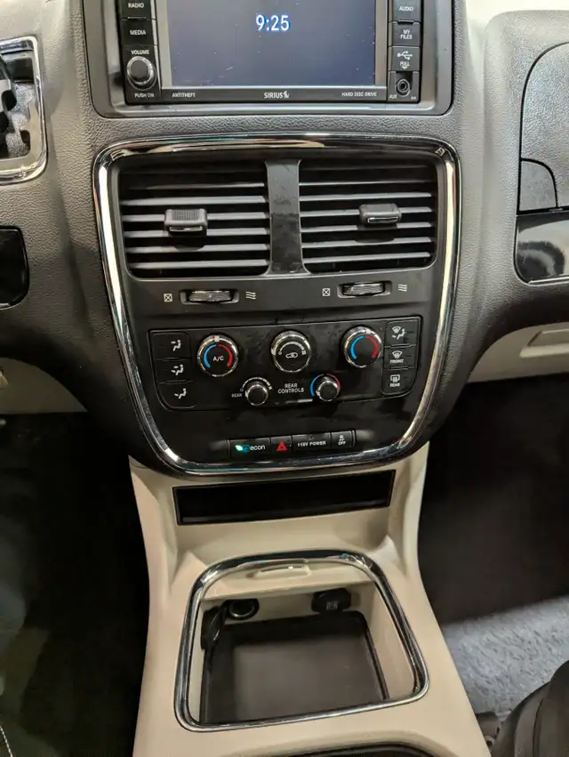 2018 Dodge Grand Caravan CVP/SXT No Accidents | Leather | Rea... in Cars & Trucks in Calgary - Image 27