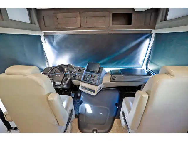 2024 Forest River Georgetown 3 Series 33B3 bunk bed 2024 Classe  in RVs & Motorhomes in Laval / North Shore - Image 25