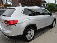 8 PASSENGER. EXECUTIVE LINE PREMIUM PACKAGE. SILVER WITH BLACK LEATHER INTERIOR. 20 INCH ALLOY WHEEL... (image 5)