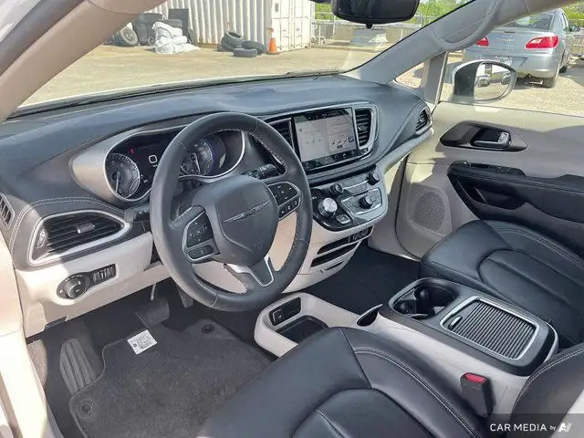 2023 Chrysler Pacifica Touring L in Cars & Trucks in Dartmouth - Image 17