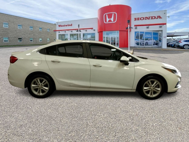 2018 Chevrolet Cruze LT Auto in Cars & Trucks in Lethbridge - Image 2