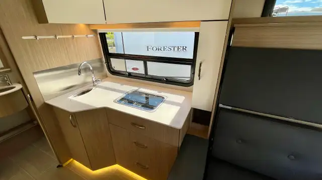 2018 LEISURE TRAVEL Wonder 24MB in RVs & Motorhomes in Victoria - Image 15