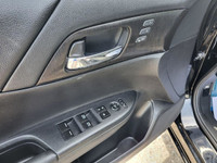 BEAUTIFULLY BUILT FULLY LOADED LUXURIOUS BLACK ON BLACK HONDA FULL SIZE SEDAN IN PHENOMINAL CONDITIO... (image 9)
