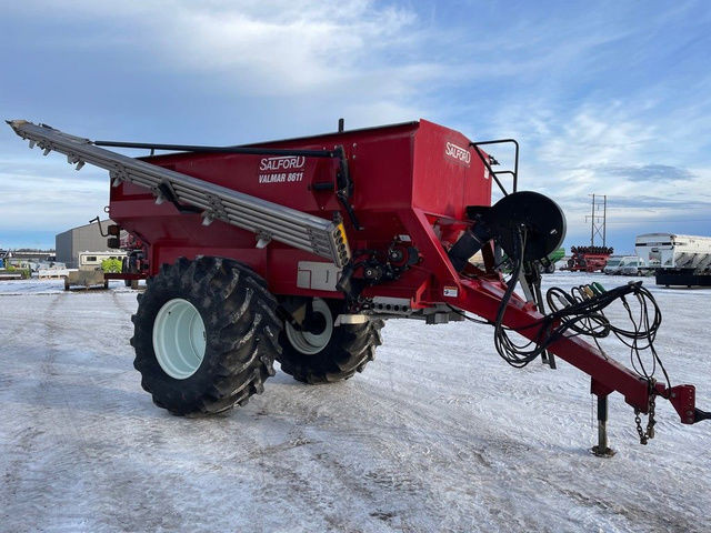 2017 Salford Valmar 8611 in Farming Equipment in Brandon