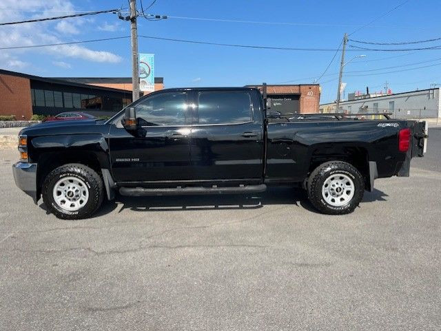 2018 Chevrolet Silverado 2500HD 4WD-6.6L DURAMAX DIESEL-CREW CAB in Cars & Trucks in City of Toronto - Image 2