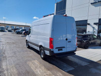 3.0L V6 Diesel, 7 Spd Transmission, Leatherete Seat Covers, Twin Front Passenger Seats, Keyless Entr... (image 3)
