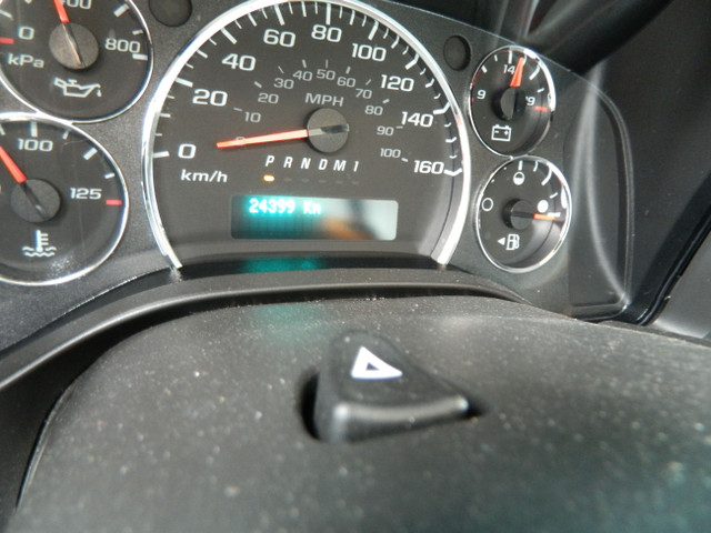 2023 Chevrolet Express Only 24399 kms/ FACTORY WARRANTY   in Cars & Trucks in Edmonton - Image 4
