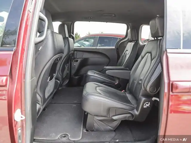 2018 Chrysler Pacifica Touring-L Plus | Apple CarPlay | Leather in Cars & Trucks in London - Image 28