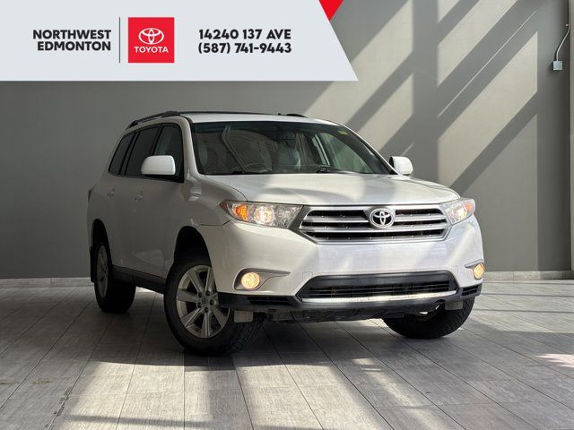 2013 Toyota Highlander | Leather/Captain Chairs | 6 Passenger in Cars & Trucks in Edmonton