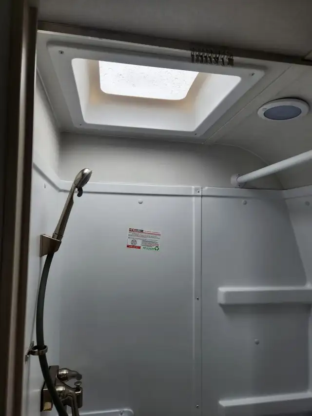 2023 WINNEBAGO Hike 100 H1316FB dans Caravanes classiques dans London - Image 15