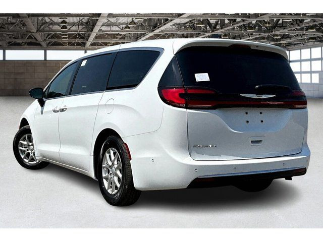 2025 Chrysler Pacifica Select in Cars & Trucks in Mississauga / Peel Region - Image 3