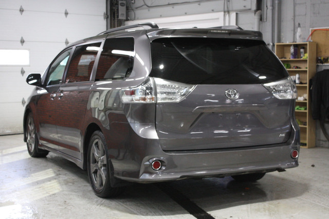 2017 Toyota Sienna SE in Cars & Trucks in City of Montréal - Image 4