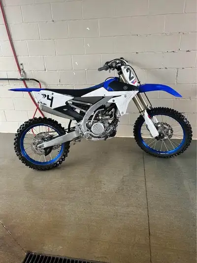 APPLY NOW: https://www.ridecollective.ca/get-pre-approved The 2018 YAMAHA YZ250F is a 250cc four-str...