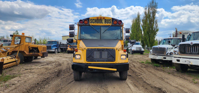 2002 Freightliner Thomas 66 Passenger Bus in Cars & Trucks in St. Albert - Image 2