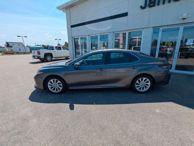2023 Toyota Camry Hybrid LE in Cars & Trucks in Timmins - Image 2