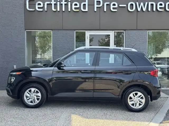 2023 Hyundai Venue PREFERRED w / BLIND SPOT DETECTION / LOW KMS62940368869763124