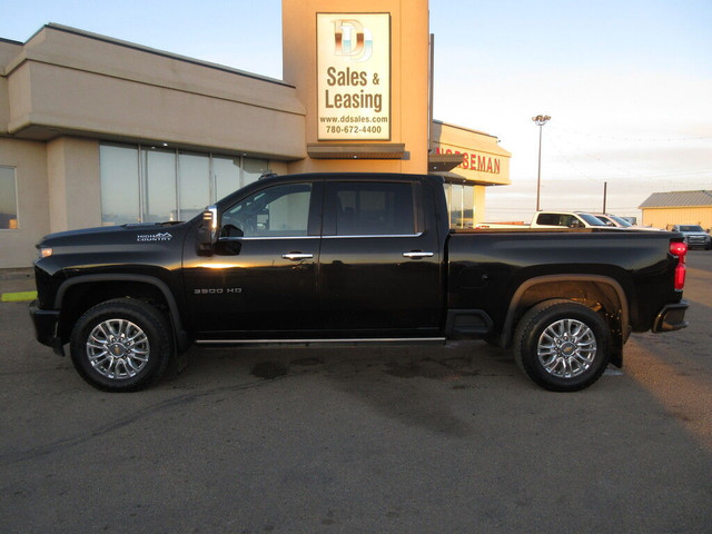  2023 Chevrolet SILVERADO 3500HD 4WD High Country/Diesel/Nav/Roo in Cars & Trucks in Edmonton - Image 2