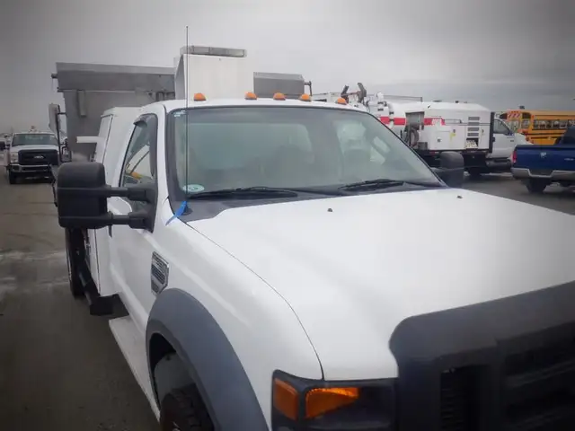 2008 ford F-550 Dump Box 2WD in Heavy Trucks in Richmond - Image 17