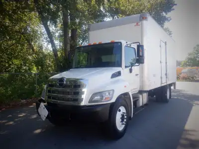 2013 Hino 268 21 Foot Cube van Air Brakes Diesel, with Power Tailgate, 7.6L L6 DIESEL engine, 6 cyli...