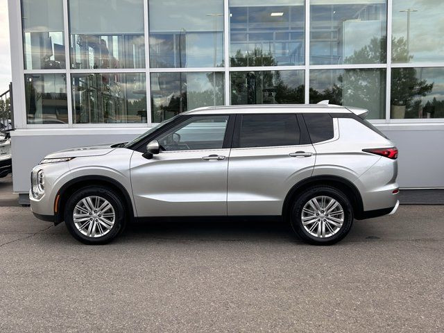 2022 Mitsubishi Outlander SE in Cars & Trucks in Calgary - Image 3