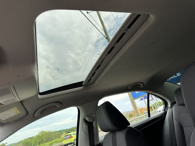 2017 Volkswagen Jetta Édition Wolfsburg in Cars & Trucks in Québec City - Image 3