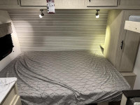 Shasta Oasis SST16BH- Whether you're camping or travelling, this compact trailer does it all! Don't... (image 9)