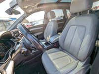 Q5 TECHNIK! QUATTRO AWD, NEW BODY STYLE, EXCELLENT CONDITION INSIDE AND OUT LEATHER INTERIOR GPS/NAV... (image 4)