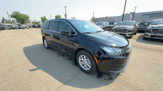 2025 Chrysler Grand Caravan SXT | Apple CarPlay in Cars & Trucks in Edmonton - Image 2