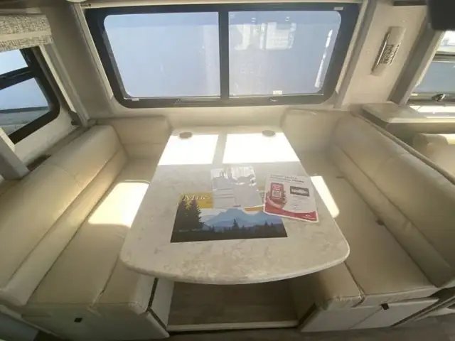 2023 Thor Motor Coach Miramar 35.2 in RVs & Motorhomes in Abbotsford - Image 31