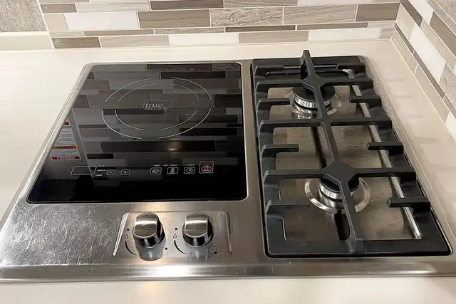 2022 Thor Miramar 35.2 – Pre-Owned Class A Motorhome.  in RVs & Motorhomes in Red Deer - Image 29