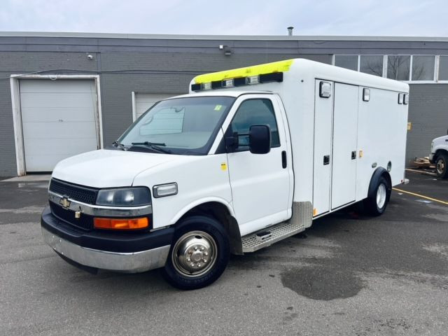 2014 CHEVROLET EXPRESS 3500/AMBULANCE 3500 in Cars & Trucks in City of Toronto - Image 3