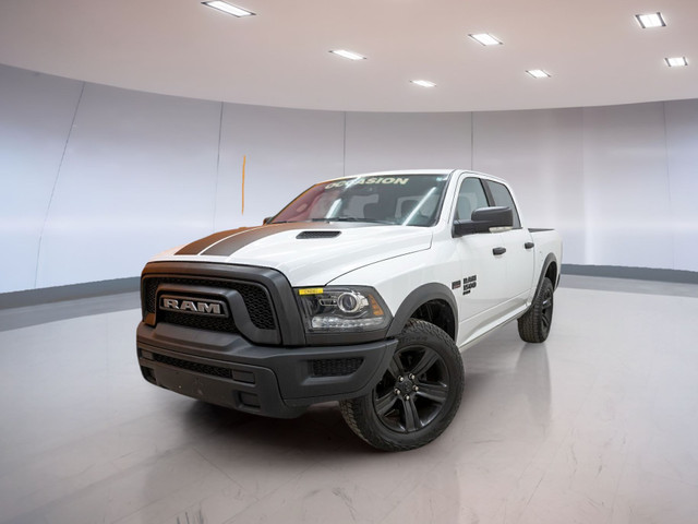 Ram 1500 Classic WARLOCK CREW 4X4 V8 *CARPLAY* GR LUXE HOOD SPOR dans Autos et camions  à Laurentides