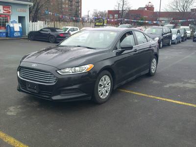 2013 Ford Fusion S ***Extra Wheels***