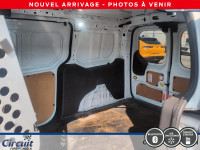 Le Ford Transit Connect XLT 2018 est un fourgon compact parfait pour les travailleurs urbains. Prati... (image 3)
