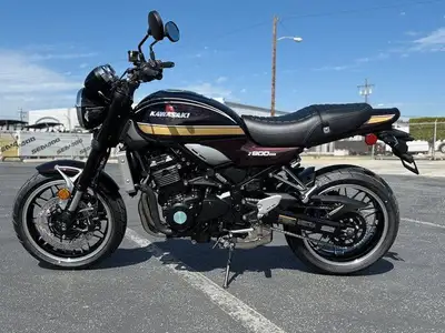 APPLY NOW: https://www.ridecollective.ca/get-pre-approved The 2025 Kawasaki Z900RS is a modern class...