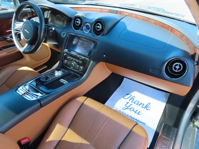 2011 Jaguar XJ XJL - LONG WHEEL BASE - LOW LOW KM - 56,000KMS !! dans Autos et camions dans Région d’Oakville/Halton - Image 24